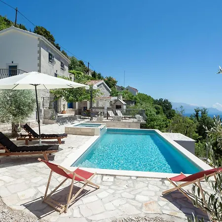 Holiday home Amazing In With House Sea View